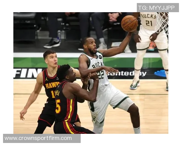 米德尔顿重返赛场半场表现抢眼贡献10分并助攻字母哥制造犯规