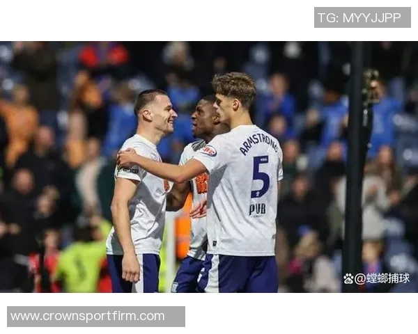 埃弗顿宣布提前召回18岁中场阿姆斯特朗重返球队助力争夺主力位置