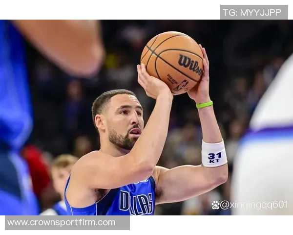 克莱新赛季首战表现平平13投仅4中三分球命中率低迷仅得10分